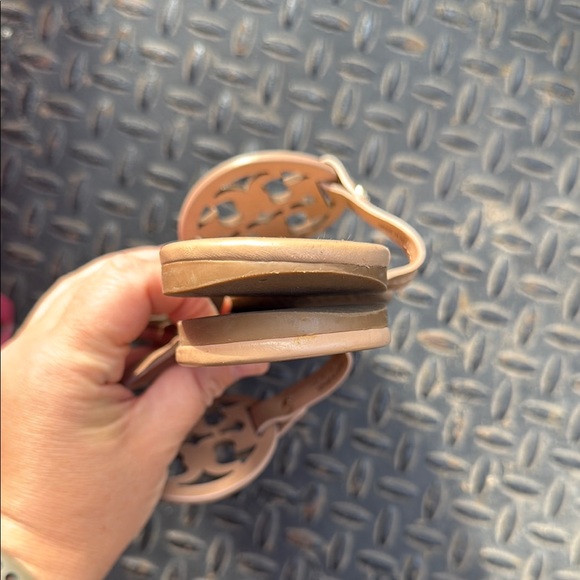 Tory Burch Tan Leather Sandals with Logo Cutout - Picture 9 of 11